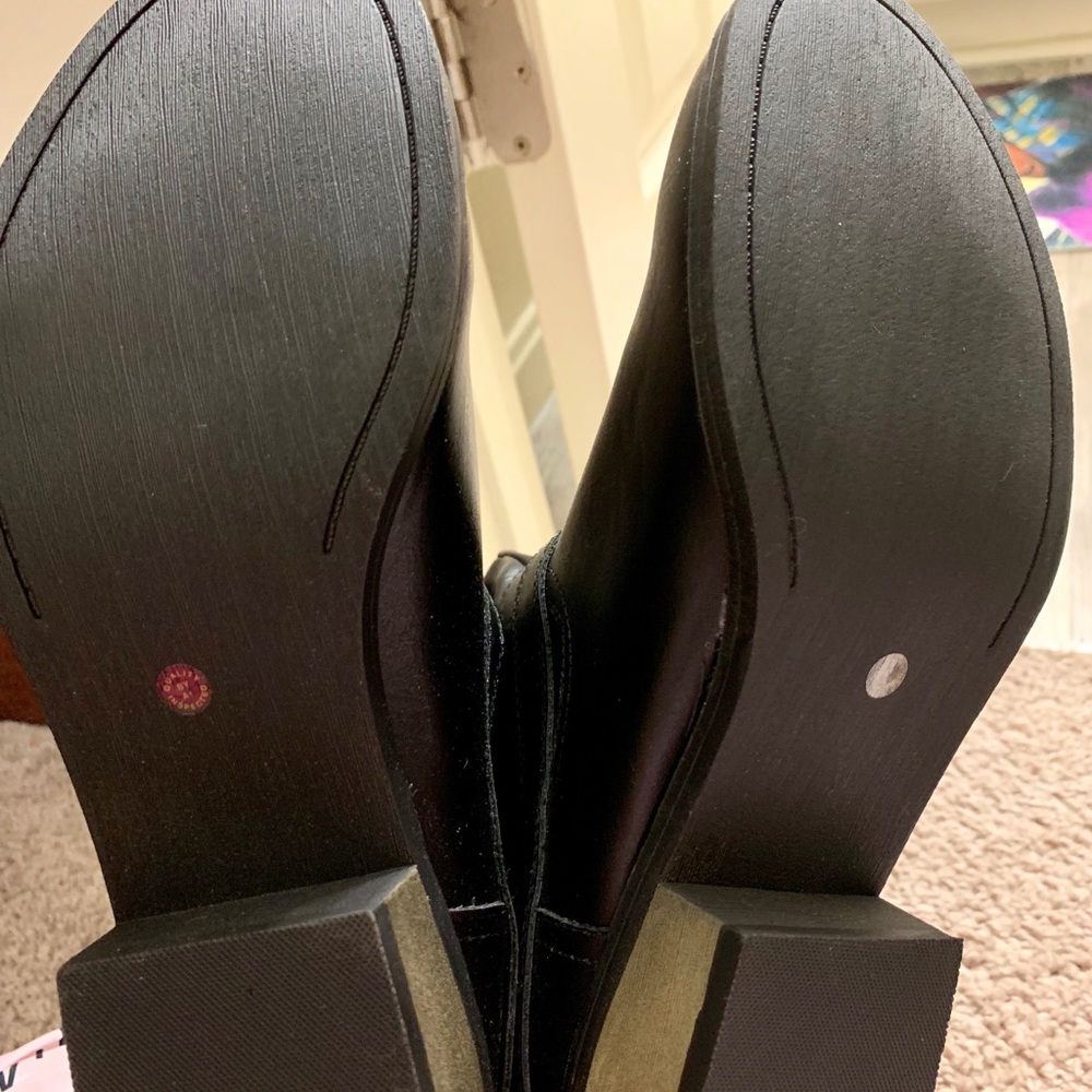 Boots - Picture 5 of 6